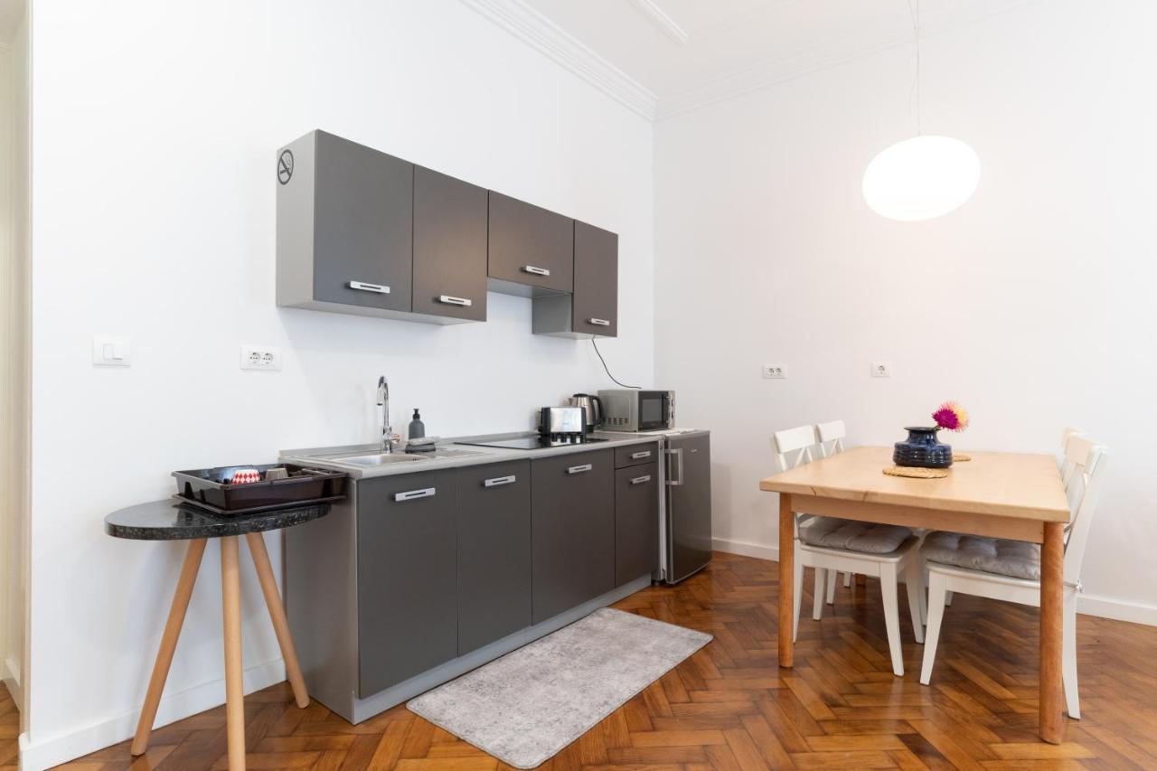 Mimi Carera Apartment & Room Ровин Екстериор снимка