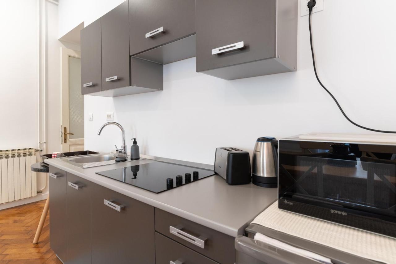Mimi Carera Apartment & Room Ровин Екстериор снимка